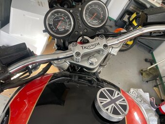 Triumph Adventurer 900 - 10