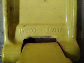 Iveco Daily, zadní dveře a panty - 10