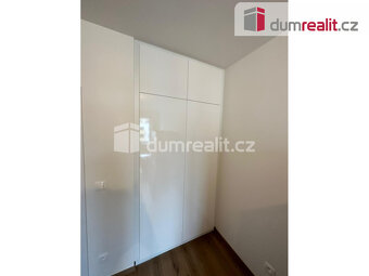 Světlý 2+kk s garáží, 50,8 m2 + 5,2 m2 balkon, 3.patro, OV, - 10