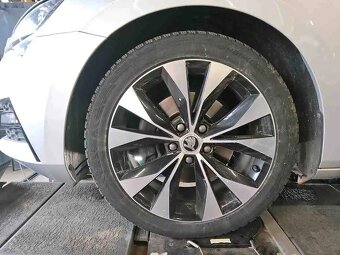 Škoda Superb iV sportline TSI 160kw/panorama/tažné/kamera - 10