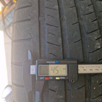 Letni pneu 235 35 19 - 10
