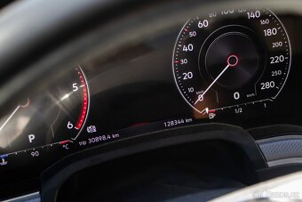 aj NA SPLÁTKY Volkswagen Touareg 4.0 TDI V8 R-line - 10