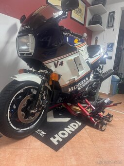Honda VF1000 R - 10
