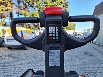 zánovní elektrický paletový vozík BT LPE 200 - 10