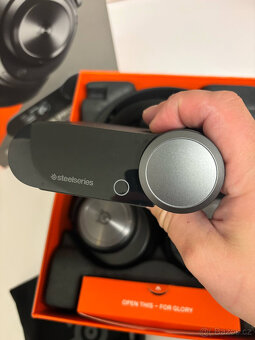 Steelseries Arctis Nova PRO Wireless - 10