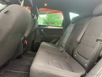 VW TOUAREG 3.0TDI 176KW 4X4,UZAVERKY,TAZNE,360 KAMERA - 10