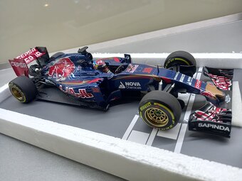 F1 TORO ROSSO STR10 AUSTRÁLIE 2015 MAX VERSTAPPEN 1:18 - 10