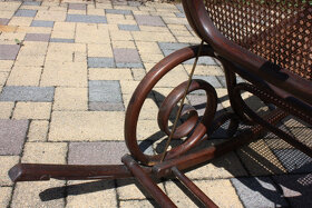 Thonet křeslo houpací s vysouvací podnožkou, 1890 - 1915 - 10