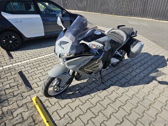 Honda 1200 VFR - 10