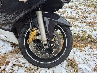 Suzuki GSXR 600 - 10