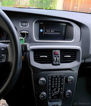 Prodám Volvo V40 D2 Kinetic, model 2018 - 10