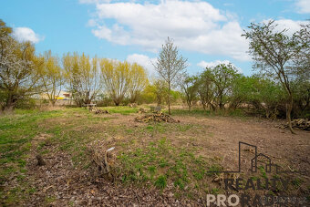 STAVEBNÍ POZEMEK PŘÍMĚTICE 1 369,5 m² S PROJEKTEM NA DŮM - 10
