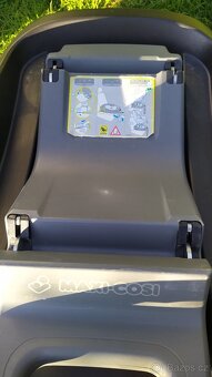 Autosedačky zn. Maxi-Cosi, vč. základny - 10