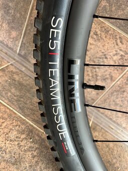 Trek Slash 9.8 XL carbon 2024 záruka - 10