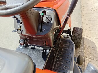 Prodám zahradní traktor Husqvarna 17.5Hp Hydro - 10