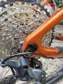 Horské kolo GIANT KARBON - 10