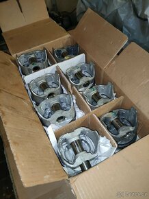 GM Small block 305 - sada originál pístů - nepoužité - 10