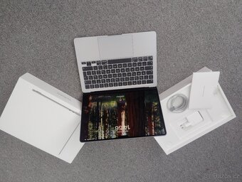 MacBook Air 13 palců M2 8 GB RAM 256 ssd 170 cyklů - 10