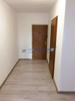 Pronájem zrekonstruovaného bytu 2+kk s prostorným balkonem - 10