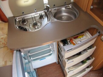 Prodám karavan Hobby 460 ufe,r.v.2009 + mover, satelit ,stan - 10