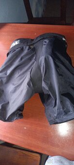 Dětská hokejová výstroj. - 10