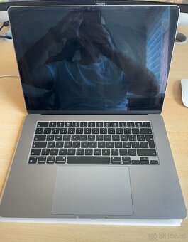 Macbook Air 15.3" (2023) - M2/8GB/256GB/97% BATERIE + ZÁRUK - 10
