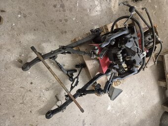 Přední 3 bodový hydraulický závěs na Belarus 320.4 - 10