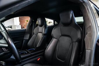 Porsche Taycan - 10