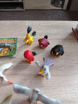 Penál, kyblík na písek, gumové postavičky (Angry birds, aj.) - 10