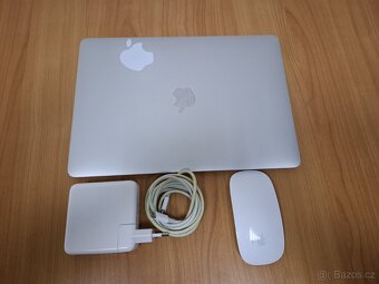 Macbook Air 13 palců M1 chip 8 GB RAM 256 SSD - 10
