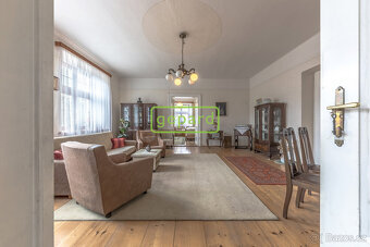 Vesnická usedlost-rodinný dům s hospodářskými stavbami v Ho - 10