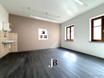 Pronájem komerčních prostor 100 m2 Domažlice Poděbradova - 10