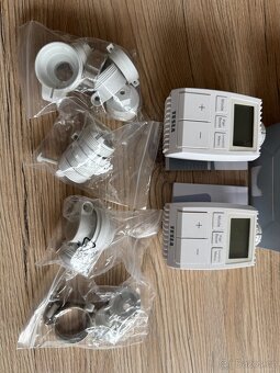 Bezdrátová termohlavice Tesla Smart Thermostatic Valve TV100 - 10