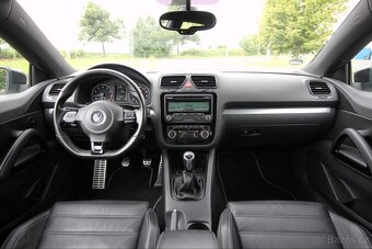 SCIROCCO R, 2.0TSI-195kw,6st.Manuál,Bi-Xen,R19,Kůže,PDC,2010 - 10