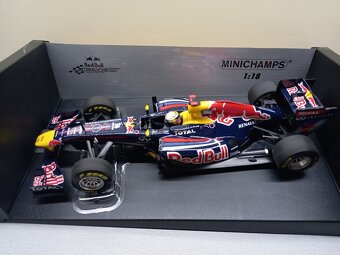 2X F1 RED BULL RB6 2010 a RB7 2011 VETTEL MINICHAMPS 1:18 - 10