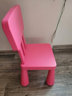 Ikea dětský set - stůl a 2 růžové židle - 10