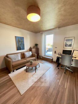Pronájem luxusního bytu 4+kk, 138 m2 + dvě terasy, garáž a p - 10