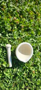 2 staré porcelánové hmoždíře s tloučky - 10