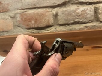 Historický revolver bulldog - 10