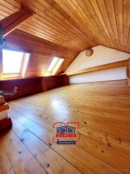 Pronájem prostorného podkrovního bytu 2+kk, 60 m2, ulice J. - 10