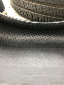 Prodám 2ks pneu Barum 235/45R20WXL - 10