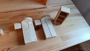 Dřevěný domek pro panenky - 10
