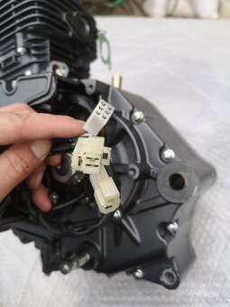 Keeway Rkv 125 na díly, najeto jen 83km. - 10