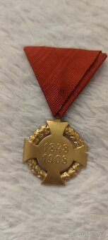 Medaile, vyznamenání. - 10