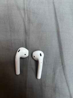 Apple AirPods 1 - 10
