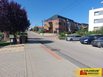 Popůvky, venkovní parkovací stání pro osobní automobil - par - 10