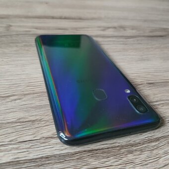 Samsung Galaxy A40- 5.9"Super Amoled/ 4GB/64GB, Dual sim - 10