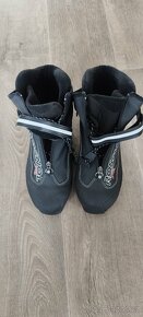 BĚŽKY SABLE,BOTY ROSSIGNOL,HŮLKY JESAN I AXON - 10