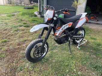 KTM SMC 690 - 10