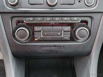 Volkswagen Golf 1.6 , 77 kW nafta, 2013 - 10